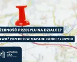 Czerwony pinezka na mapie, tekst: "Służebność przesyłu na działce? Sprawdź przebieg w mapach geodezyjnych.