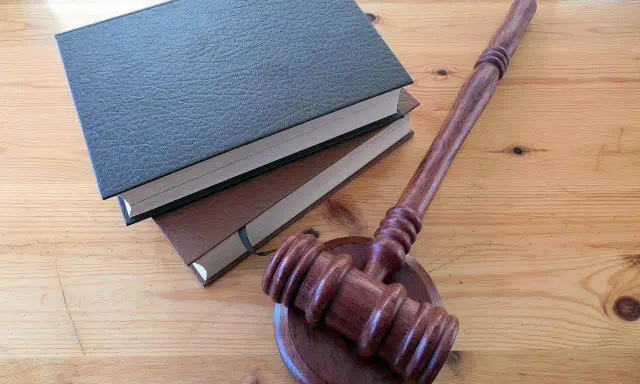 Pozew cywilny: Złóż sam! Uniknij błędów, oszczędź na prawniku